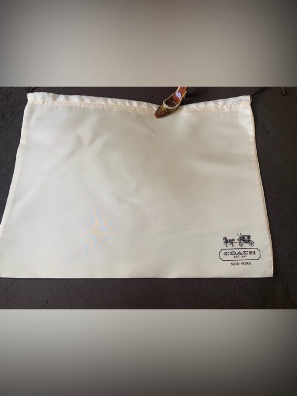 COACH cream, color, silky, feel drawstring medium size dust bag VVGUC